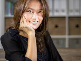 Julie Lee's Instagram, Twitter & Facebook