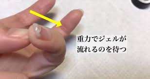 反り爪でもジェルネイルのフォルムが ぷっくり になる塗り方とコツ ジェルネイル やり方 セルフジェルネイル やり方 ジェルネイル