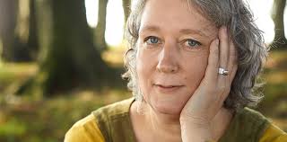 Claire Fuller: “Me haría feliz volver a vivir el momento en que mis hijos  me cogieron de la mano de pequeños por última vez”