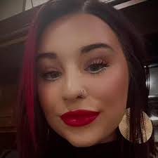 Hollie Kearns (@holliekearns)