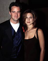 Matthew perry, girlfriend yasmine bleeth. Aseguran Que Matthew Perry Prepara Sus Memorias Sin Censura Sobre Friends Sus Adicciones Y Sus Romances Secretos Jennifer Aniston Y Julia Roberts Infobae