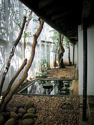 27 Calm Japanese Inspired Courtyard Ideas Digsdigs Kleiner Hof Garten Kleiner Japanischer Garten Gartendekoration
