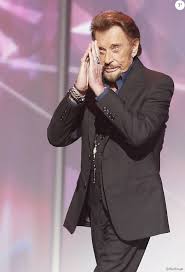 Un an seulement après rester vivant, johnny hallyday est de retour avec un nouvel album événement. Johnny Hallyday Victoire Album De Chansons De L Amour Ceremonie Des 31eme Victoires De La Musique Au Zenith De Pari Le 12 Fevrier 2016 Purepeople
