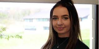 Nina Seward's Instagram, Twitter & Facebook