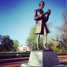 The Abraham Lincoln Statue On The Centre College Campus Is A Great Landmark Of Our Community Danvilleky Destinationdanv Lincoln Statue Statue Centre College