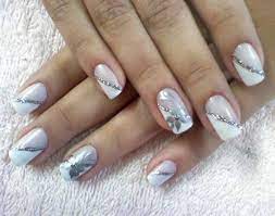 Unhas Decoradas Simples Passo A Passo De Como Fazer Sozinha Unhas Decoradas Unhas Unhas Decoradas Para Formatura A industria de cosmeticos oferece uma infinidade de produtos para facilitar e otimizar a decoracao artesanal e caseira de unhas. unhas decoradas simples passo a passo