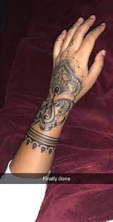 Wrist And Wrist Tattoo Wrist Tattoo Tattoos And Piercing Han Tattoo Mandala Hand Tattoos Hand Tattoos For Women Hand Tattoos