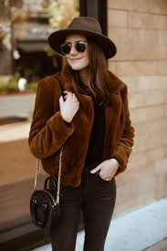 Black And Brown Outfits Women All Black Outfit With Brown Faux Fur Girl Meets Gold Casual Winter Outfits Fall Fashion Coats Fashion