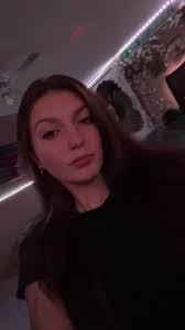 Amelia Hinton's Instagram, Twitter & Facebook