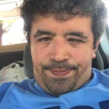 Alan verdi. Hemre ne yapıyorsun sen? Okuldaki oyunda Robin Hood benim.  Çalışıyorum abla. Kulum. Emre ne oldu? Abla kolum gitti abla.