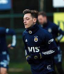 İngiltere premier lig ekiplerinden arsenal'de istenmeyen kişi ilan edilen mesut özil, türkiye'ye geliyor. Mesut Ozil Joins Fenerbahce Squad That S Full Of Forgotten Talent