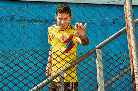 Salut a tous voici le lien ou j'ai achete ce maillot je vous directement dans la categorie spécial coupe du monde 2018. Maillots De Football Colombie 2018 Pour La Coupe Du Monde 2018