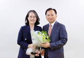 1진중권, 尹 아내 비방 벽화에 아무리 정치에 환장해도. EëŒ€í•œê²½ì œ