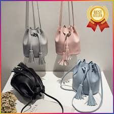 Tas perempuan ini adalah model tas ransel cewe gaul yang cocok dipakai untuk anak main, pesta dan jalan2 anak muda. Tas Selempang Wanita Murah Import Tas Serut Wanita Merah Shopee Indonesia