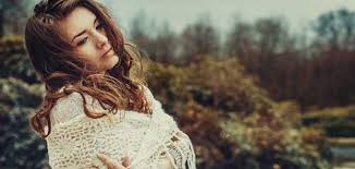 ولدت في أسرة فنية فوالدها الموسيقي فاروق سلامة وعمها الموسيقي جمال سلامة عملت في السينما منذ العام 1987 في أدوار بارزة حيث نالت جائزة عن دورها في فيلم الصرخة، تزوجت من المخرج محمد خان لبعض الوقت ثم تزوجت من. Ù…Ø¹Ù†Ù‰ Ø§Ø³Ù… Ù†Ù‡Ù„Ø© Ø³Ø·ÙˆØ±