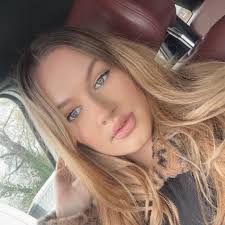 Jackie Bourque's Instagram, Twitter & Facebook