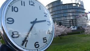 La comisión europea considera además que el ahorro en el parlamento europeo aprobó reclamar el fin del cambio de hora en 2021, sin embargo, esta decisión necesita el visto bueno de los estados y la. El Cambio Horario Se Mantiene Al Menos Hasta 2021