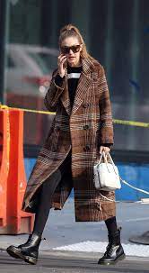Pin Di Amelia Lamis Su Gigi Hadid Moda Autunno 2018 Abbigliamento Chic Cappotti Autunnali