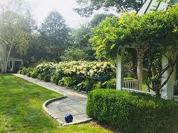 King Garden Special Landscape In Greenwich Ct Exquisite Boxwood And Hydrangea Garden Design Garden Beautiful Gardens