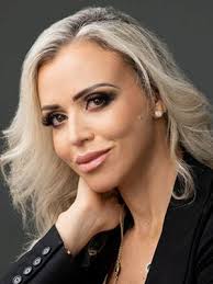 Michelle Araya's Instagram, Twitter & Facebook