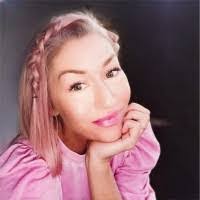 Lorie Michaels's Instagram, Twitter & Facebook