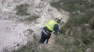 Check spelling or type a new query. Operatiune De Salvare Neobisnuita La Edinet Cum Au Salvat Timp De 40 De Minute Doua Capre Ramasa Blocata Intr O Cariera De Piatra Foto Video