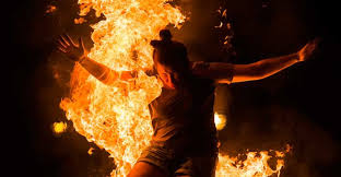 Shoehorned onto a tiny islet that guards the entrance to san juan harbor, the. Curiosidades De La Noche De San Juan Que No Conocias El Viajero Fisgon