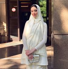 No malaysian monarch has stepped away from the throne since the country gained independence from the uk more than 60 years ago. Biodata Dan Kronologi Kehidupan Rihana Oksana Petra Isteri Sultan Kelantan Iluminasi