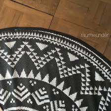 Teppich Rund Schwarz Weiss Wohnen Holzboden Schwarzer Teppich Teppich Schwarz Weiss Teppich Ideen