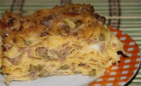 La pasta piccola è quella che si sposa al meglio su questa ricetta, ma potete scegliere quella che più preferite, anche. La Crostata Di Tagliolini Tra Il Timballo E La Pasta Al Forno