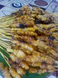 Pastu celupkan serai dalam minyak dan tepuk atas satay masa bakar. Resipi Sate Ayam Viral Yang Dikongsi Oleh Peniaga Sate Sendiri Mudah Nampak Sedap