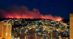 Gatee o arrástrese por debajo del humo hasta la salida, el humo denso y los gases se acumulan primero en el cielorraso. Cusco Incendio Forestal En Parque Arqueologico De Sacsayhuaman Nnpp Peru Gestion
