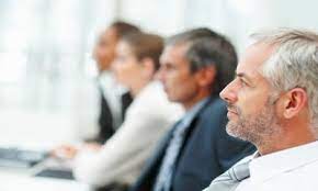 Malgré une ouverture affichée, les entreprises recrutent peu de seniors. Emploi Des Seniors Obligations Des Entreprises