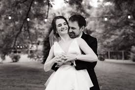 The average couple in the us spends 11.5 percent of their wedding budget on photography and videography. How Much Should I Spend On Wedding Photography