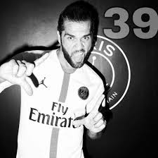 Daniel alves da silva (juazeiro, bahía, 6 de mayo de 1983), conocido como dani alves, es un futbolista brasileño 1 que juega en la posición de defensa en el são paulo f. Daniel Alves Exalta Carreira Apos 39Âº Titulo O Nordestino Da Roca E O Maior Campeao Da Historia Do Futebol Lance