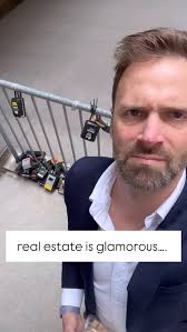 Just a normal day in the field. , #notsoglamorous #realtorlifestyle☀️🏡🏠  #behindthescenes , •, •, #chestnutpark #luxuryhome #torontorealestate  #torealtor #rosedale #summerhillrealtor #wychwood ...