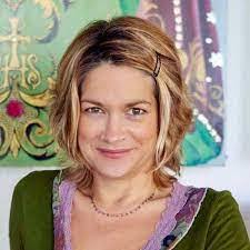 Justine Drake's Instagram, Twitter & Facebook