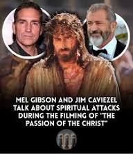 Mel Gibson and Jim Caviezel talk about spiritual attacks during the filming of The Passion of the Christ. #MelGibson #JimCaviezel #ThePassionOfTheChrist For more spiritual insights and reflections, follow us at @pills_of_faith 🙏✨