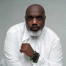 Many thanks & much love to Essence (& all of their amazing staff) for  having me 💙🥰🙏🏾 be a part of their “Holiday Celebration of Joy”. I had a  blast with this