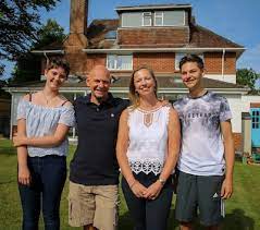 The couple met trevor on channel 5's rich house, poor house, and swapped lives with the millionaire's family for a week and enjoyed a life of luxury with a disposable income of £1,200. Hat Trick Gains Global Demand For Rich House Poor House Deals News Rapid Tv News