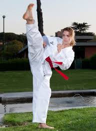 Claudia gerini 2020 filming italy los angeles red carpet. Claudia Gerini Sono Cintura Nera Di Taekwondo Benessere