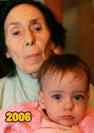 Indianca daljinder kaur a devenit cea mai batrâna mama din lume! Cea Mai Batrana Mama Din Lume Are Grija Ca De Ochii Din Cap De Fetita Ei Uite Cum A Evoluat Micuta Eliza In Noua Ani De Viata