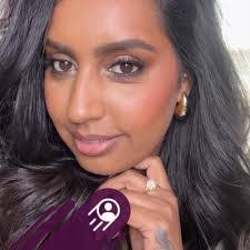 Julie Stables's Instagram, Twitter & Facebook