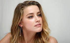 After a series of small roles in film and television, heard had her first star. Cute Amber Heard Hd Wallpaper Hd Wallpaper Free Download Amber Heard Amber Heard Wallpaper Beauty