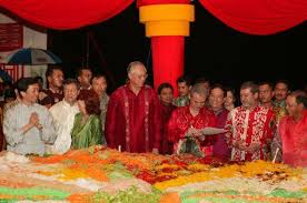 26 kasım 1939 doğumlu) malezyalı bir politikacıdır ve 2003'ten 2009'a kadar 5. Malaysian Prime Minister Pm Abdullah Ahmad Badawi Signing