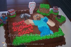 Firstly get your cake and with a butter knife put the frosting all around the sides of the cake. 30 Coolest Homemade Minecraft Cakes For Birthday Parties