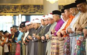 Penulis dulukan perkataan 'melayu' dari perkataan islam dalam judul buku tersebut adalah bermaksud bahawa beliau adalah seorang ahli fikir yang terbesar untuk seluruh zaman bagi dunia melayu. Tanggungjawab Melayu Terhadap Islam Di Tanah Air