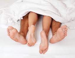 Ein etwas höheres bett erleichtert das zubettgehen und aufstehen. Was Fusse Uber Eure Bett Qualitaten Verraten Salzburg24