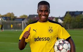 Saat ini mu menolak untuk berkedip terlebih dahulu ketika harus menjual chris smalling atau mendatangkan jadon sancho. Dortmund Bvb Verpflichtet Jamie Bynoe Gittens Radio 91 2