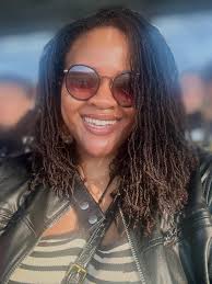 One thing about a plus size woman, the face card NEVER declines. Let's show  em how it's done!! Add yours in the comments